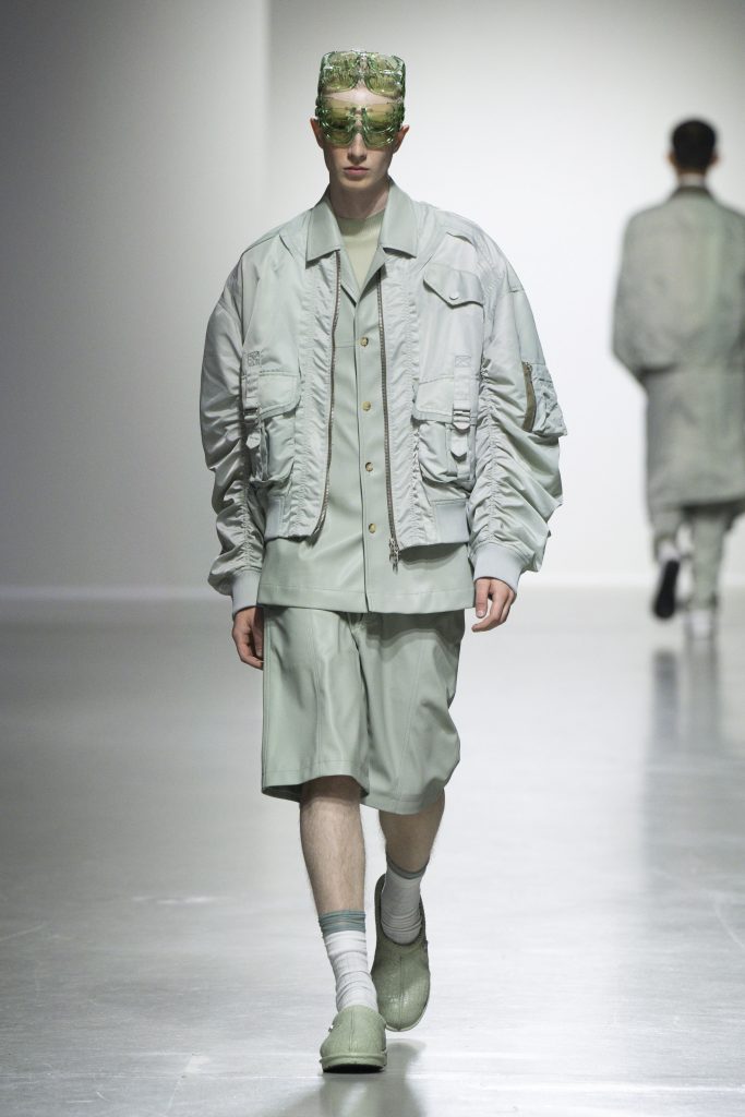 “The porcelain luster remains the same, and the sun and moon are new again” - FENG CHEN WANG SS24 “The porcelain luster remains the same, and the sun and moon are new again” - FENG CHEN WANG SS24 Vanity Teen 虚荣青年 Lifestyle & new faces magazine