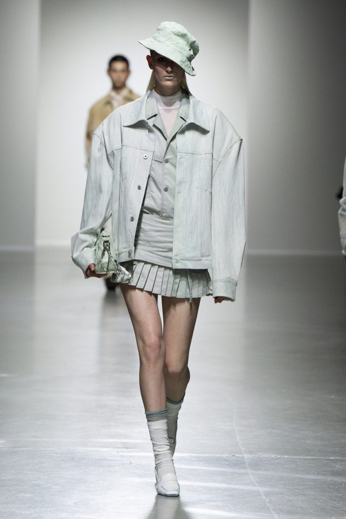 “The porcelain luster remains the same, and the sun and moon are new again” - FENG CHEN WANG SS24 “The porcelain luster remains the same, and the sun and moon are new again” - FENG CHEN WANG SS24 Vanity Teen 虚荣青年 Lifestyle & new faces magazine