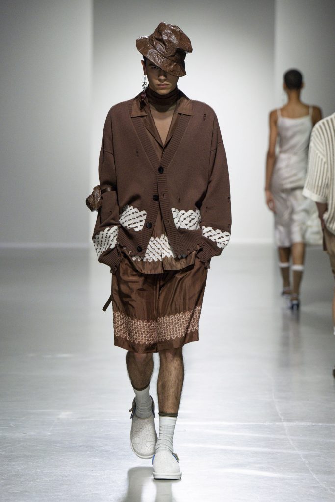 “The porcelain luster remains the same, and the sun and moon are new again” - FENG CHEN WANG SS24 “The porcelain luster remains the same, and the sun and moon are new again” - FENG CHEN WANG SS24 Vanity Teen 虚荣青年 Lifestyle & new faces magazine