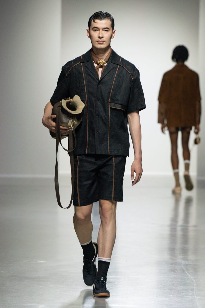 “The porcelain luster remains the same, and the sun and moon are new again” - FENG CHEN WANG SS24 “The porcelain luster remains the same, and the sun and moon are new again” - FENG CHEN WANG SS24 Vanity Teen 虚荣青年 Lifestyle & new faces magazine