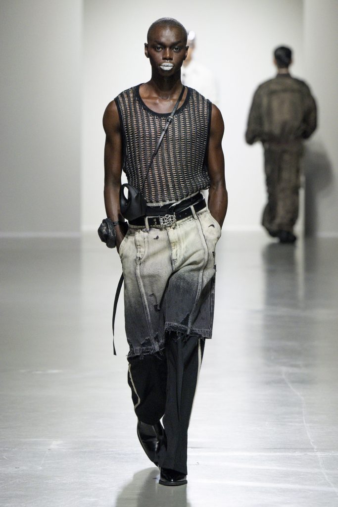 “The porcelain luster remains the same, and the sun and moon are new again” - FENG CHEN WANG SS24 “The porcelain luster remains the same, and the sun and moon are new again” - FENG CHEN WANG SS24 Vanity Teen 虚荣青年 Lifestyle & new faces magazine