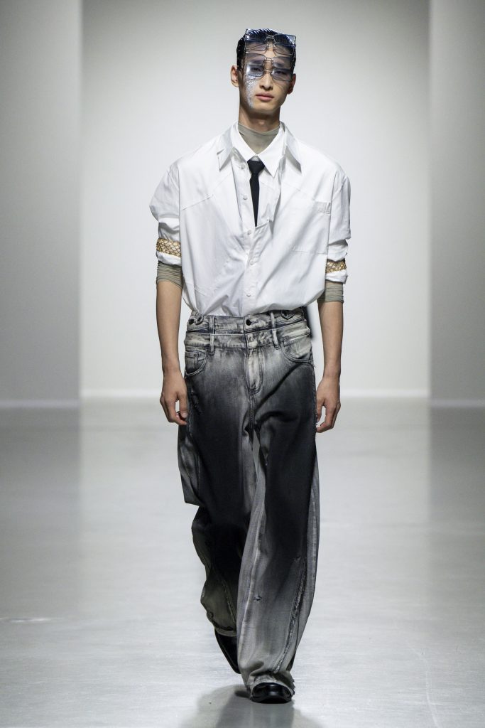 “The porcelain luster remains the same, and the sun and moon are new again” - FENG CHEN WANG SS24 “The porcelain luster remains the same, and the sun and moon are new again” - FENG CHEN WANG SS24 Vanity Teen 虚荣青年 Lifestyle & new faces magazine