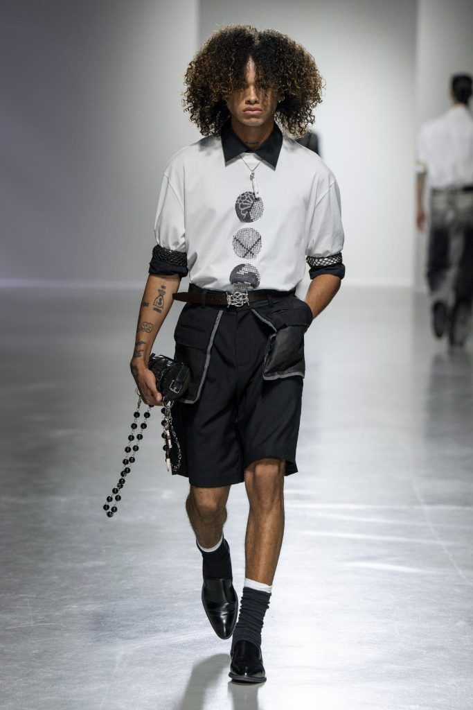 “The porcelain luster remains the same, and the sun and moon are new again” - FENG CHEN WANG SS24 “The porcelain luster remains the same, and the sun and moon are new again” - FENG CHEN WANG SS24 Vanity Teen 虚荣青年 Lifestyle & new faces magazine