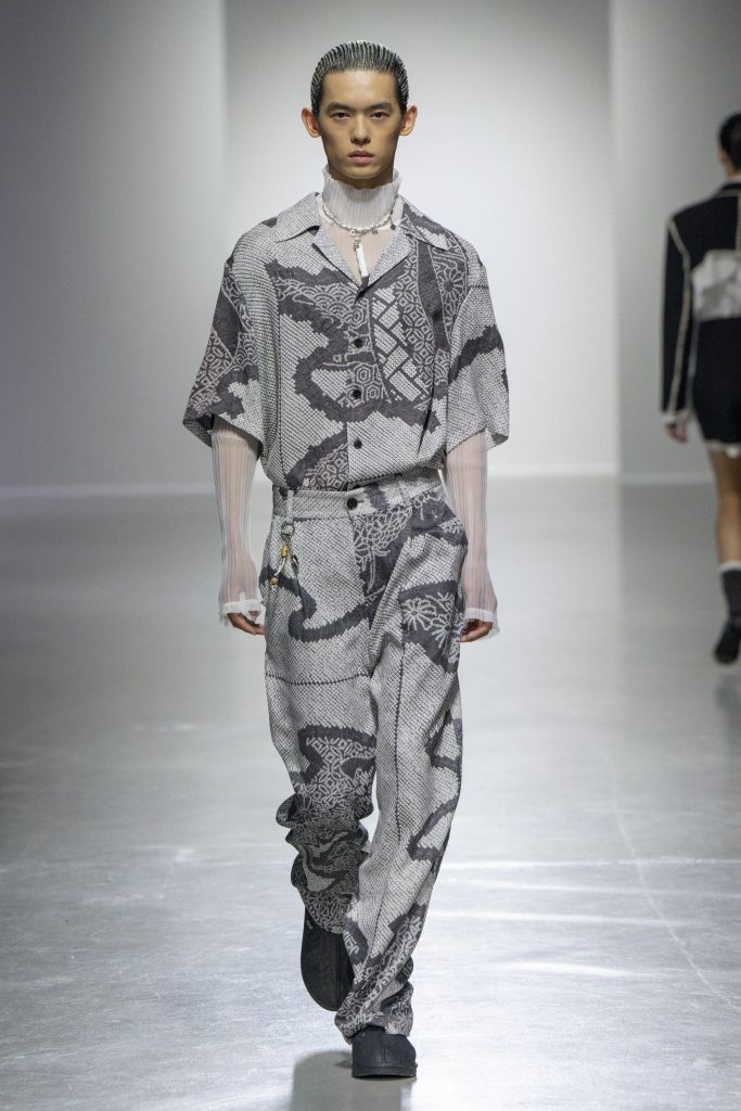 “The porcelain luster remains the same, and the sun and moon are new again” - FENG CHEN WANG SS24 “The porcelain luster remains the same, and the sun and moon are new again” - FENG CHEN WANG SS24 Vanity Teen 虚荣青年 Lifestyle & new faces magazine