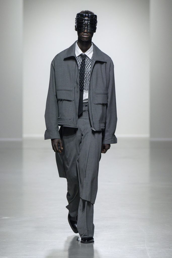 “The porcelain luster remains the same, and the sun and moon are new again” - FENG CHEN WANG SS24 “The porcelain luster remains the same, and the sun and moon are new again” - FENG CHEN WANG SS24 Vanity Teen 虚荣青年 Lifestyle & new faces magazine