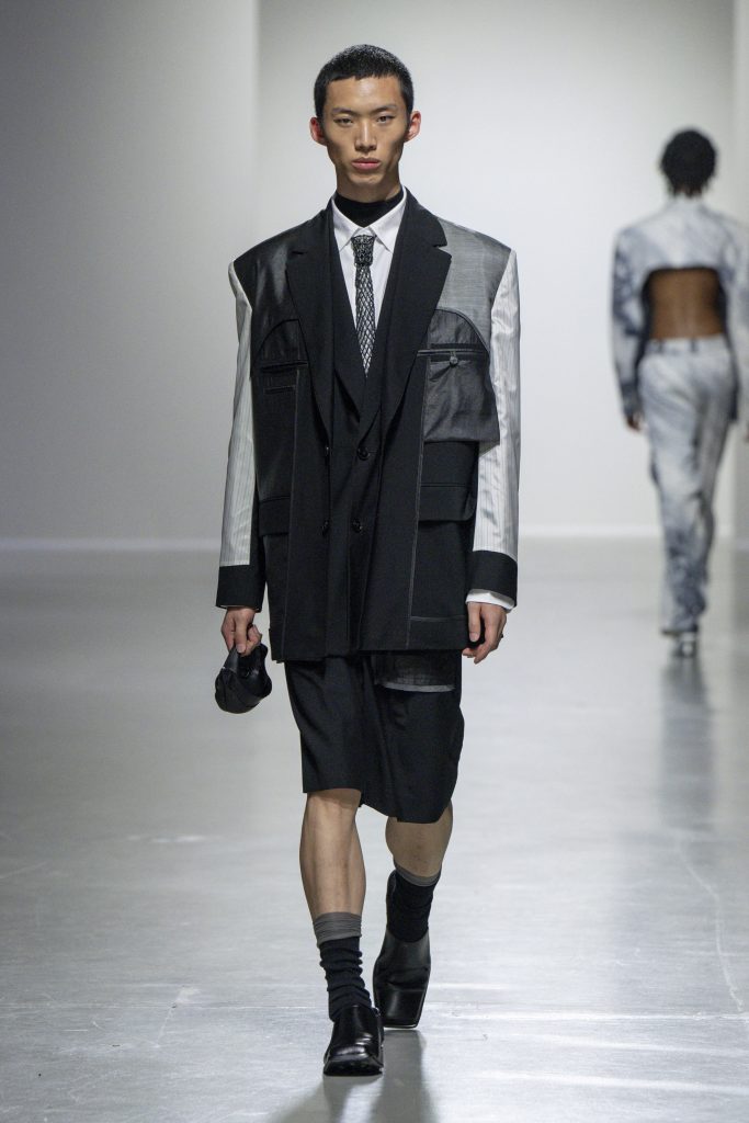 “The porcelain luster remains the same, and the sun and moon are new again” - FENG CHEN WANG SS24 “The porcelain luster remains the same, and the sun and moon are new again” - FENG CHEN WANG SS24 Vanity Teen 虚荣青年 Lifestyle & new faces magazine