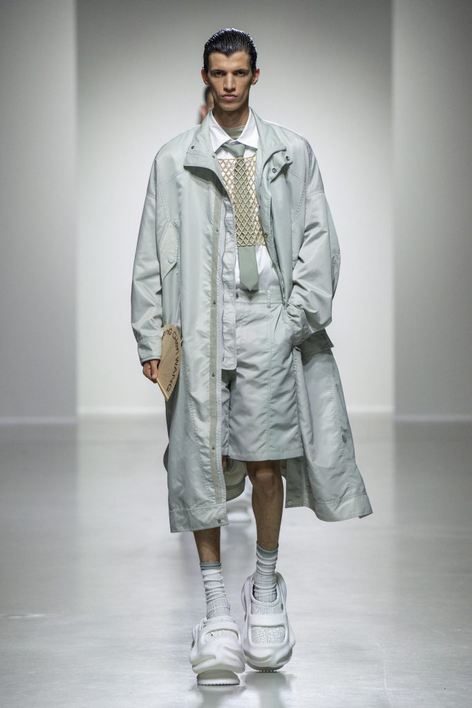 “The porcelain luster remains the same, and the sun and moon are new again” - FENG CHEN WANG SS24 “The porcelain luster remains the same, and the sun and moon are new again” - FENG CHEN WANG SS24 Vanity Teen 虚荣青年 Lifestyle & new faces magazine