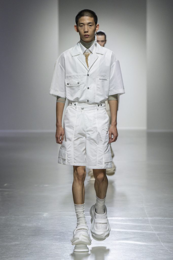 “The porcelain luster remains the same, and the sun and moon are new again” - FENG CHEN WANG SS24 “The porcelain luster remains the same, and the sun and moon are new again” - FENG CHEN WANG SS24 Vanity Teen 虚荣青年 Lifestyle & new faces magazine