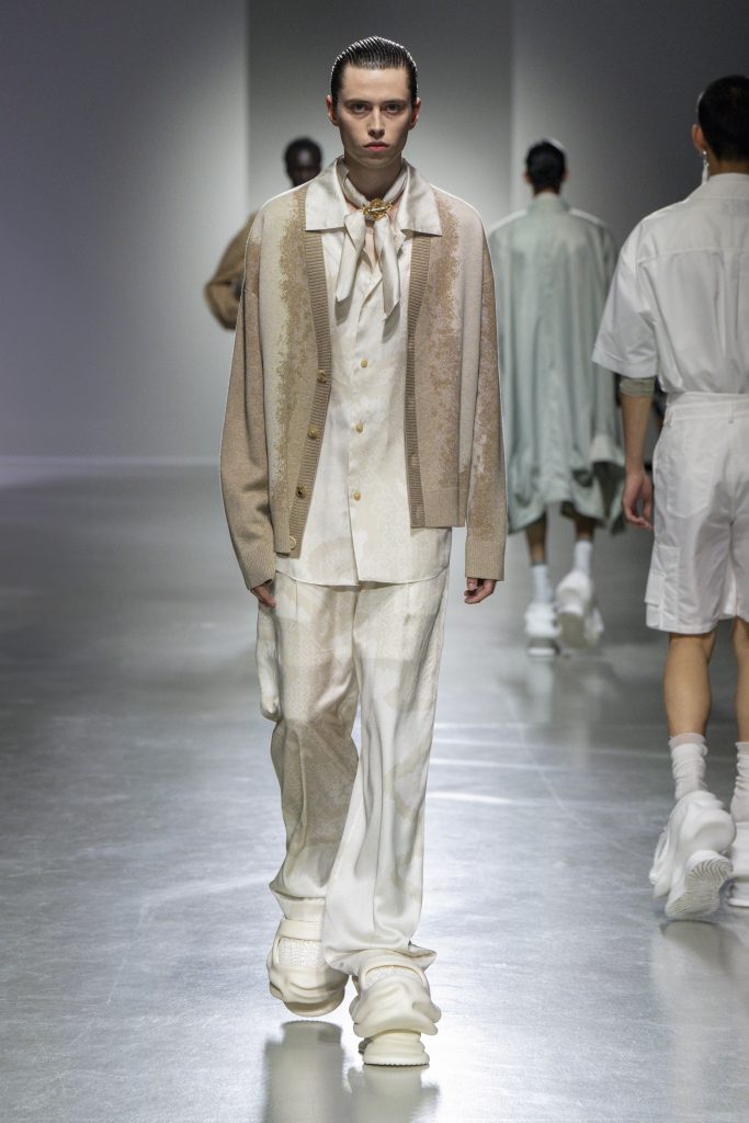 “The porcelain luster remains the same, and the sun and moon are new again” - FENG CHEN WANG SS24 “The porcelain luster remains the same, and the sun and moon are new again” - FENG CHEN WANG SS24 Vanity Teen 虚荣青年 Lifestyle & new faces magazine