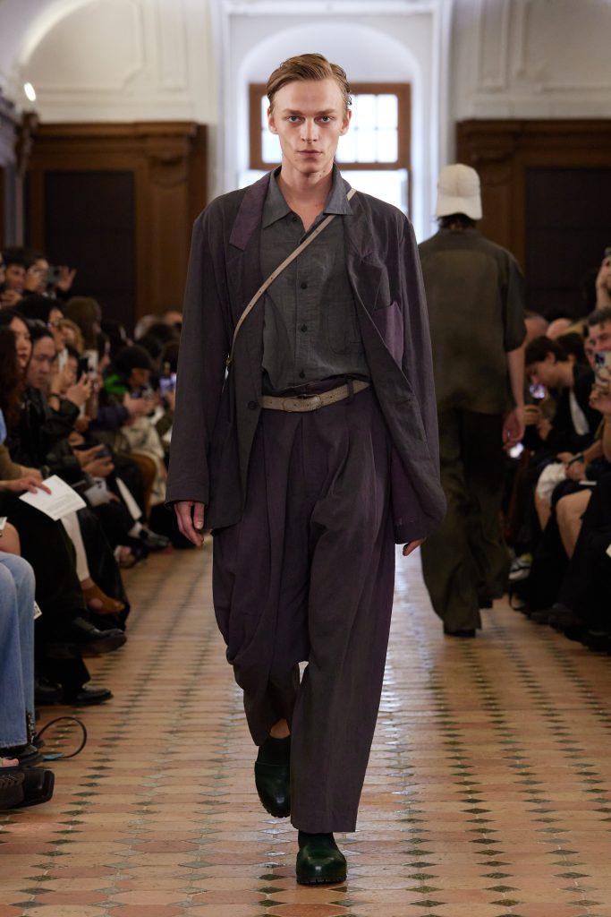 ZIGGY CHEN - SS25 COLLECTION ‘GNARTRICATE’ ZIGGY CHEN - SS25 COLLECTION ‘GNARTRICATE’ Vanity Teen 虚荣青年 Lifestyle & new faces magazine