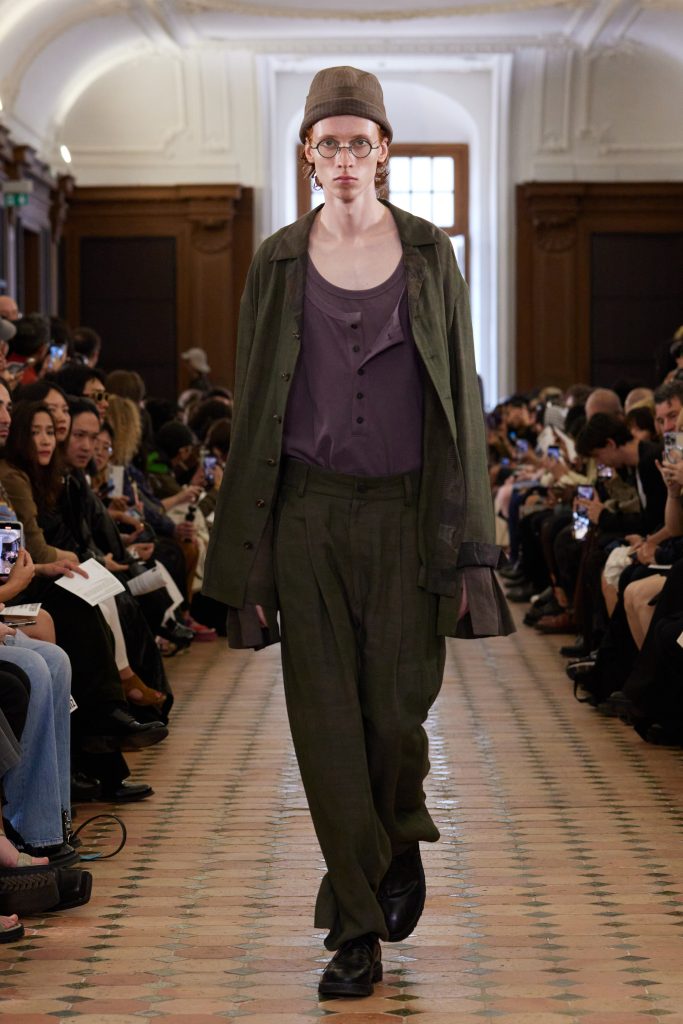 ZIGGY CHEN - SS25 COLLECTION ‘GNARTRICATE’ ZIGGY CHEN - SS25 COLLECTION ‘GNARTRICATE’ Vanity Teen 虚荣青年 Lifestyle & new faces magazine