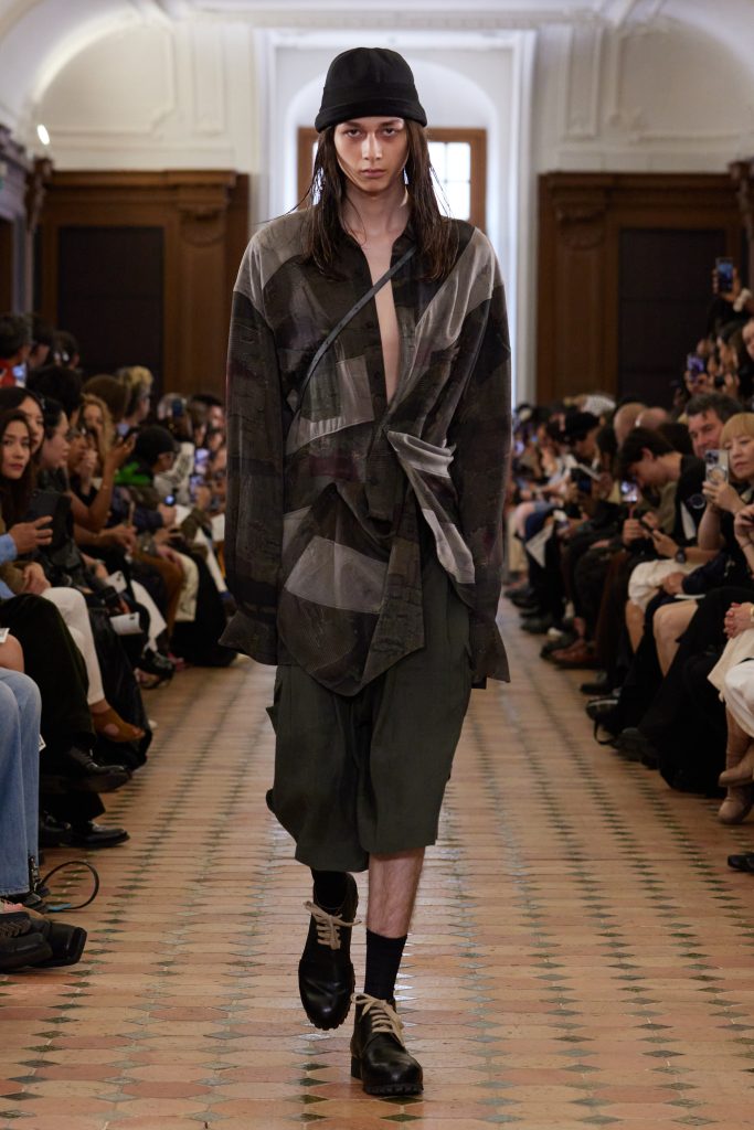 ZIGGY CHEN - SS25 COLLECTION ‘GNARTRICATE’ ZIGGY CHEN - SS25 COLLECTION ‘GNARTRICATE’ Vanity Teen 虚荣青年 Lifestyle & new faces magazine