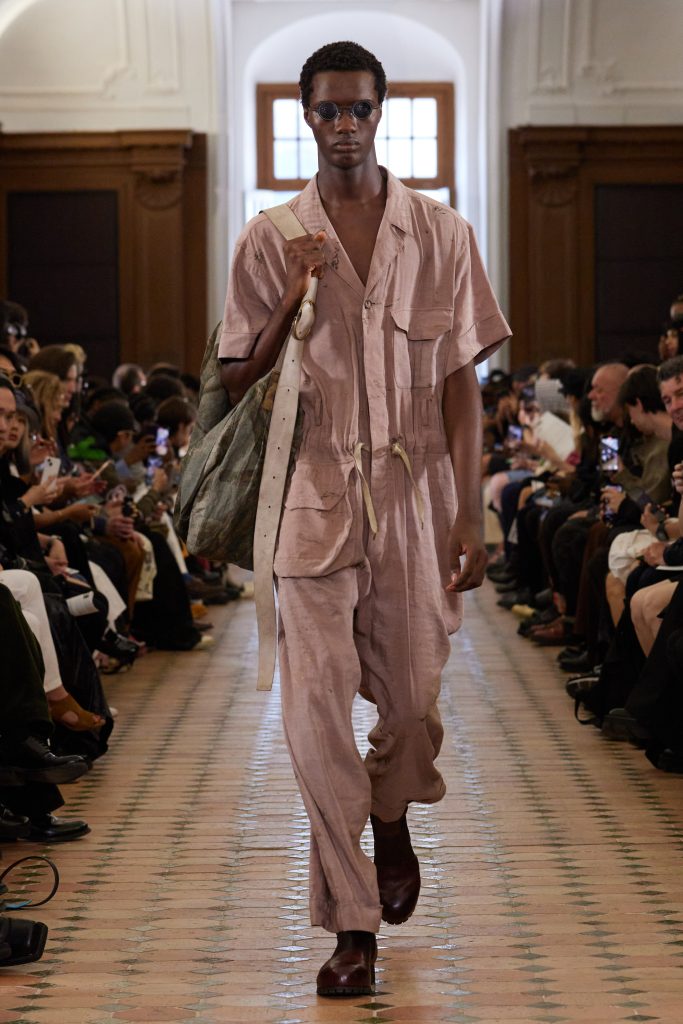 ZIGGY CHEN - SS25 COLLECTION ‘GNARTRICATE’ ZIGGY CHEN - SS25 COLLECTION ‘GNARTRICATE’ Vanity Teen 虚荣青年 Lifestyle & new faces magazine