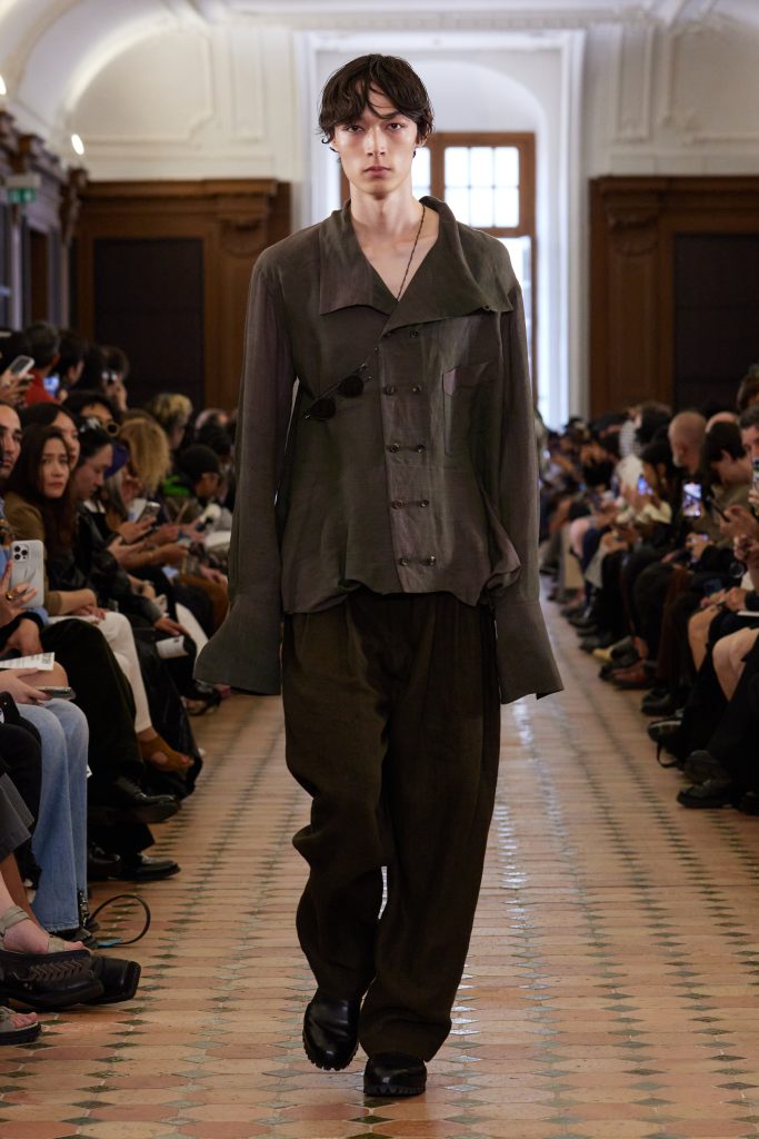 ZIGGY CHEN - SS25 COLLECTION ‘GNARTRICATE’ ZIGGY CHEN - SS25 COLLECTION ‘GNARTRICATE’ Vanity Teen 虚荣青年 Lifestyle & new faces magazine