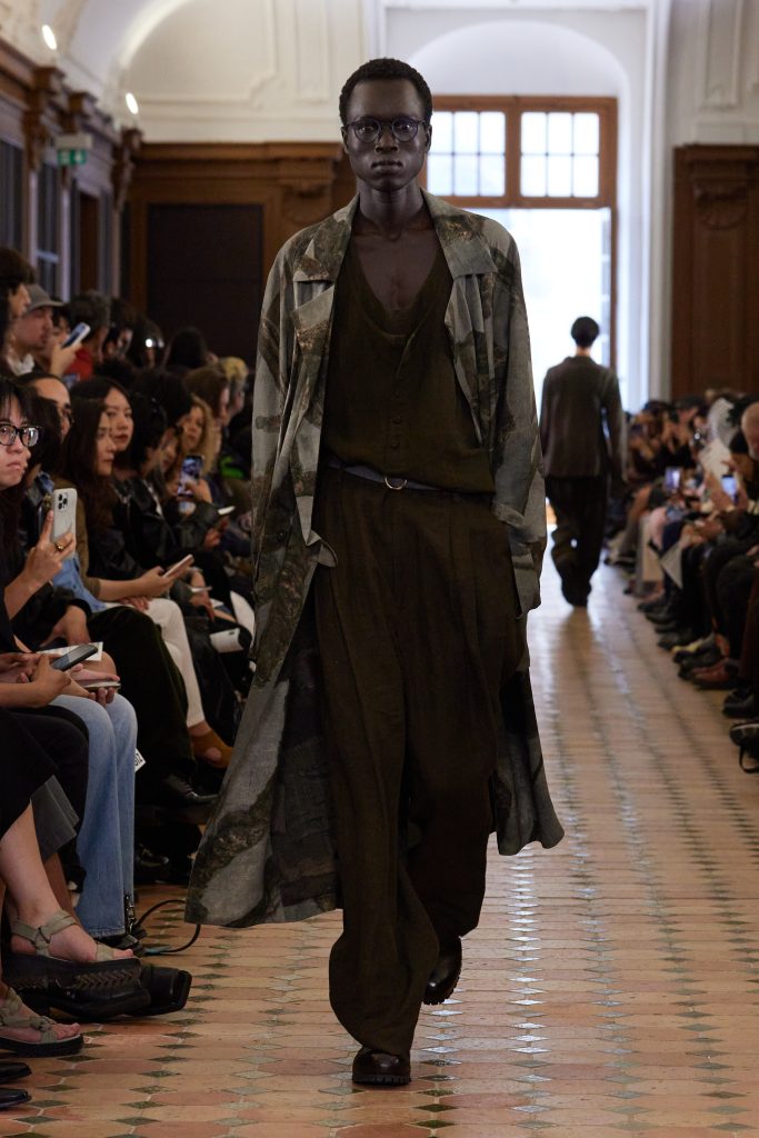 ZIGGY CHEN - SS25 COLLECTION ‘GNARTRICATE’ ZIGGY CHEN - SS25 COLLECTION ‘GNARTRICATE’ Vanity Teen 虚荣青年 Lifestyle & new faces magazine