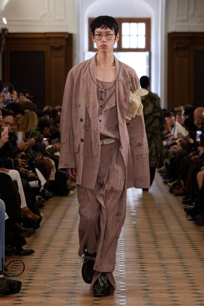 ZIGGY CHEN - SS25 COLLECTION ‘GNARTRICATE’ ZIGGY CHEN - SS25 COLLECTION ‘GNARTRICATE’ Vanity Teen 虚荣青年 Lifestyle & new faces magazine