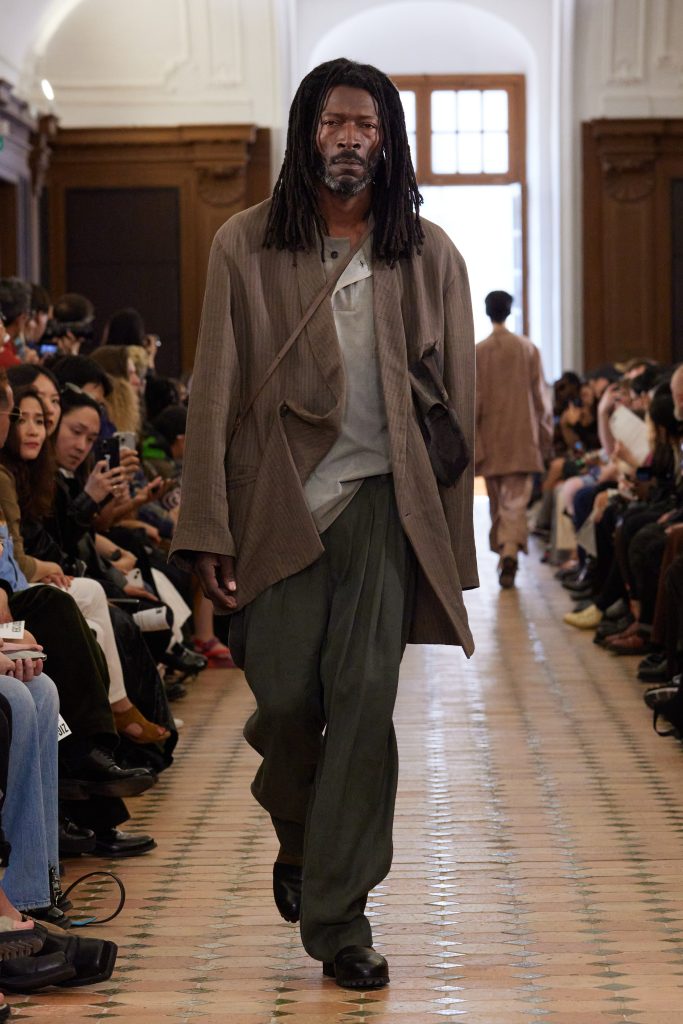 ZIGGY CHEN - SS25 COLLECTION ‘GNARTRICATE’ ZIGGY CHEN - SS25 COLLECTION ‘GNARTRICATE’ Vanity Teen 虚荣青年 Lifestyle & new faces magazine