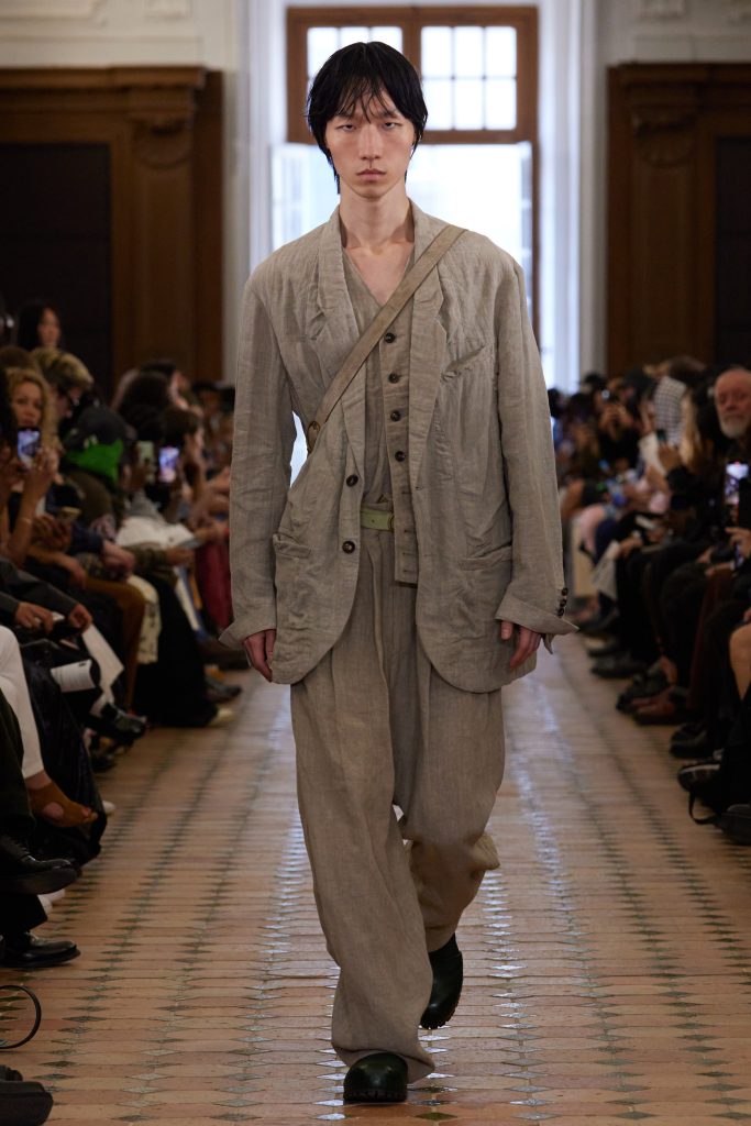 ZIGGY CHEN - SS25 COLLECTION ‘GNARTRICATE’ ZIGGY CHEN - SS25 COLLECTION ‘GNARTRICATE’ Vanity Teen 虚荣青年 Lifestyle & new faces magazine