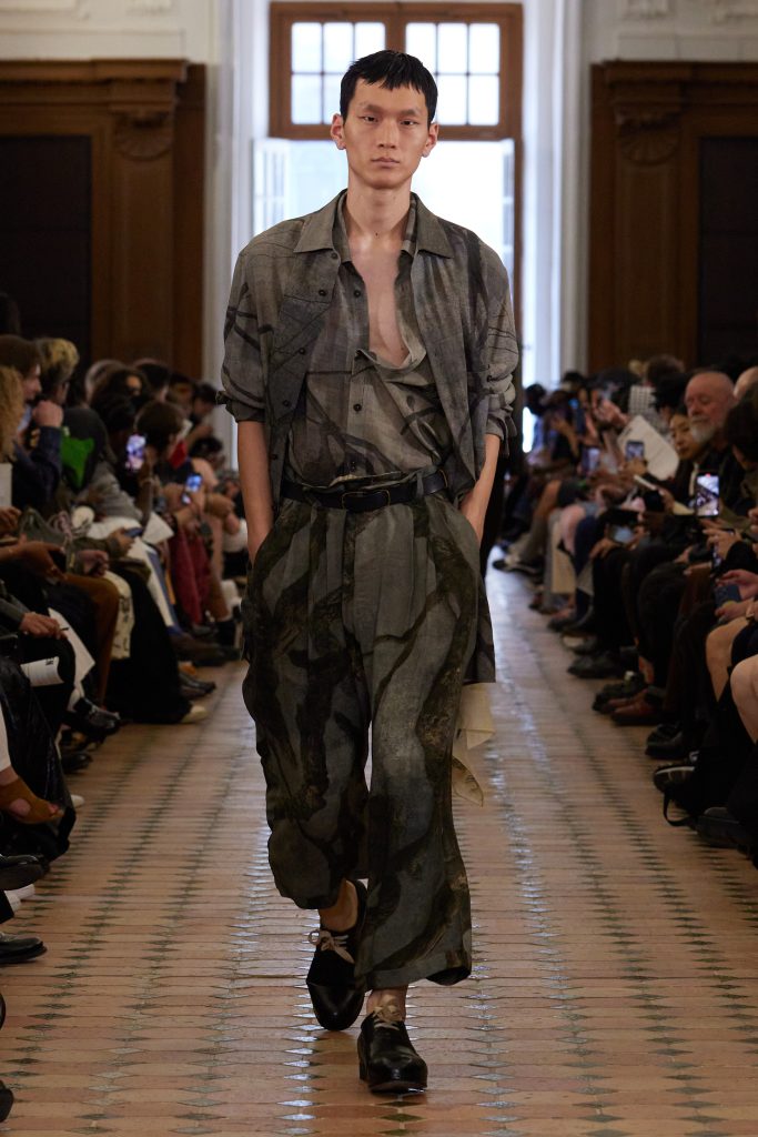 ZIGGY CHEN - SS25 COLLECTION ‘GNARTRICATE’ ZIGGY CHEN - SS25 COLLECTION ‘GNARTRICATE’ Vanity Teen 虚荣青年 Lifestyle & new faces magazine