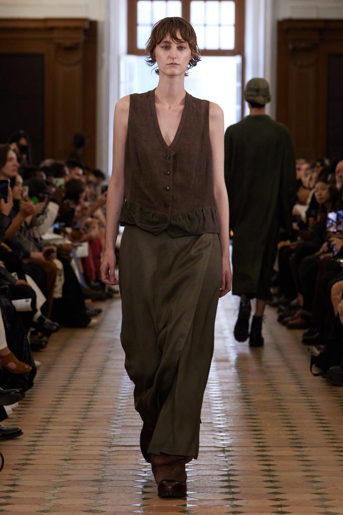 ZIGGY CHEN - SS25 COLLECTION ‘GNARTRICATE’ ZIGGY CHEN - SS25 COLLECTION ‘GNARTRICATE’ Vanity Teen 虚荣青年 Lifestyle & new faces magazine