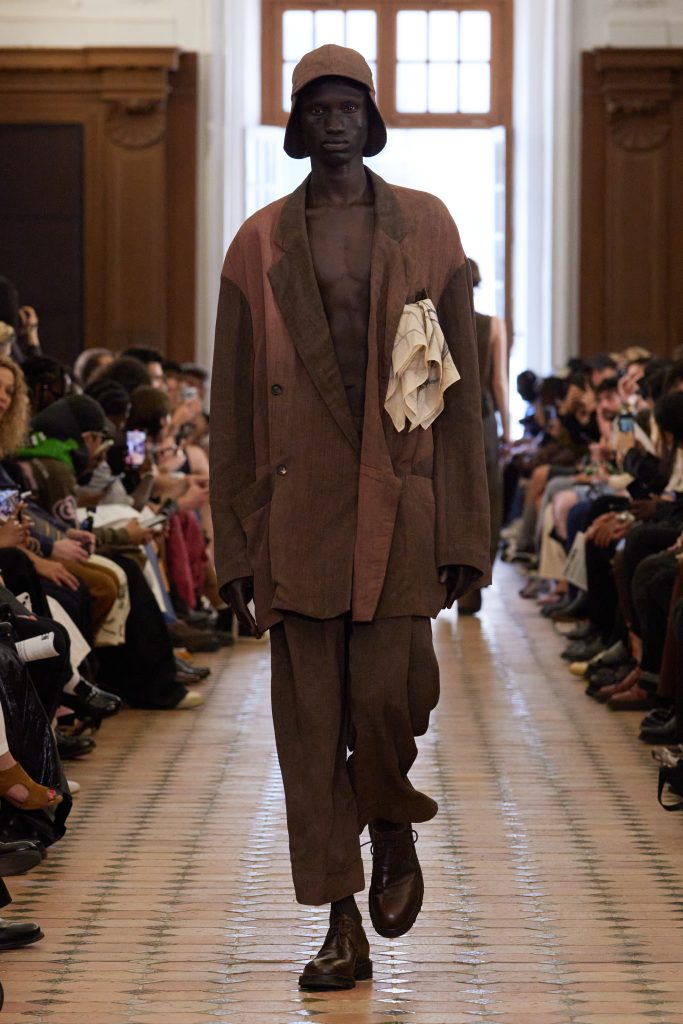 ZIGGY CHEN - SS25 COLLECTION ‘GNARTRICATE’ ZIGGY CHEN - SS25 COLLECTION ‘GNARTRICATE’ Vanity Teen 虚荣青年 Lifestyle & new faces magazine