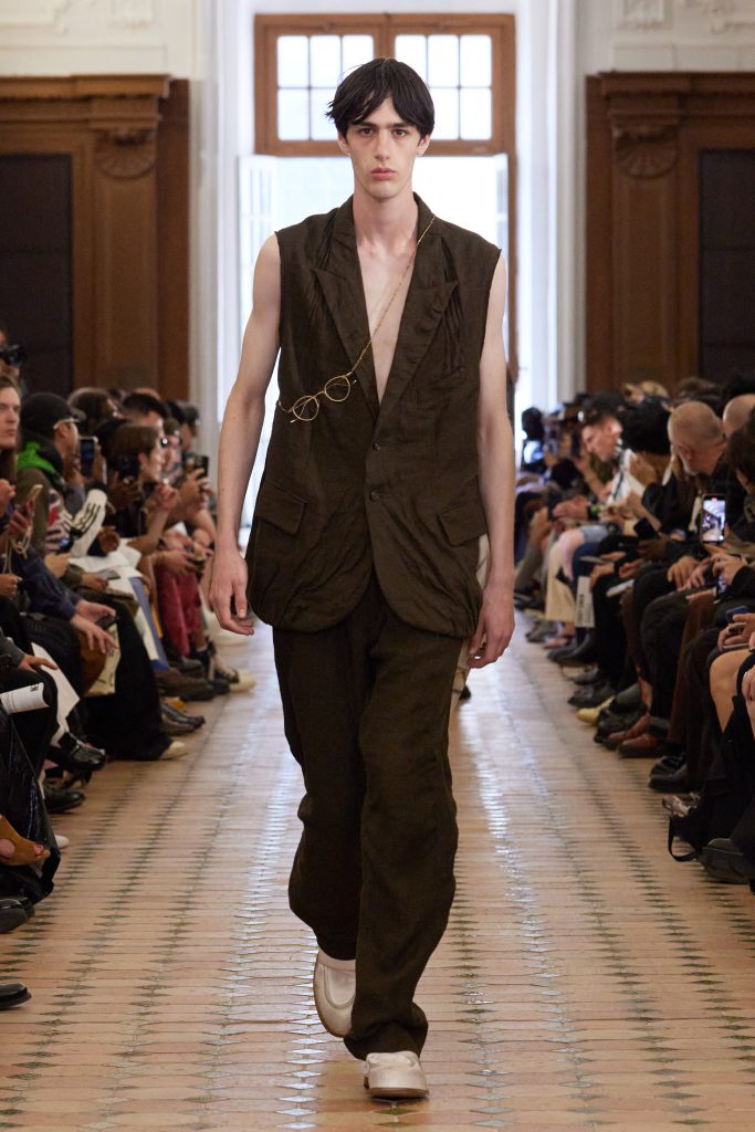 ZIGGY CHEN - SS25 COLLECTION ‘GNARTRICATE’ ZIGGY CHEN - SS25 COLLECTION ‘GNARTRICATE’ Vanity Teen 虚荣青年 Lifestyle & new faces magazine