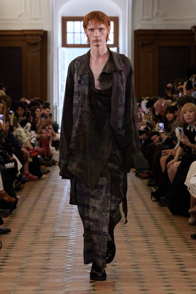 ZIGGY CHEN - SS25 COLLECTION ‘GNARTRICATE’ ZIGGY CHEN - SS25 COLLECTION ‘GNARTRICATE’ Vanity Teen 虚荣青年 Lifestyle & new faces magazine