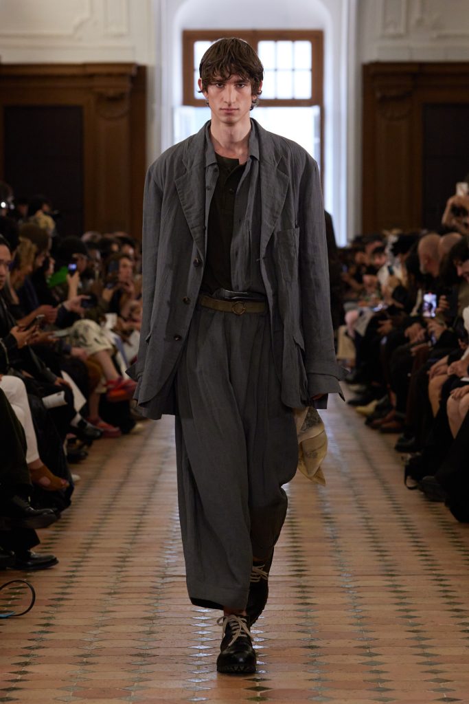 ZIGGY CHEN - SS25 COLLECTION ‘GNARTRICATE’ ZIGGY CHEN - SS25 COLLECTION ‘GNARTRICATE’ Vanity Teen 虚荣青年 Lifestyle & new faces magazine