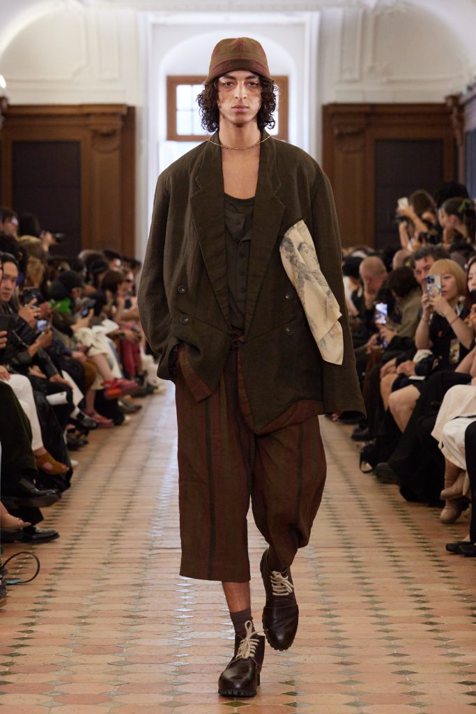 ZIGGY CHEN - SS25 COLLECTION ‘GNARTRICATE’ ZIGGY CHEN - SS25 COLLECTION ‘GNARTRICATE’ Vanity Teen 虚荣青年 Lifestyle & new faces magazine