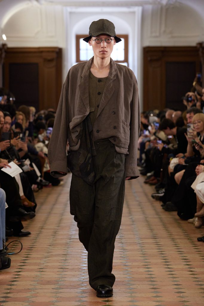 ZIGGY CHEN - SS25 COLLECTION ‘GNARTRICATE’ ZIGGY CHEN - SS25 COLLECTION ‘GNARTRICATE’ Vanity Teen 虚荣青年 Lifestyle & new faces magazine