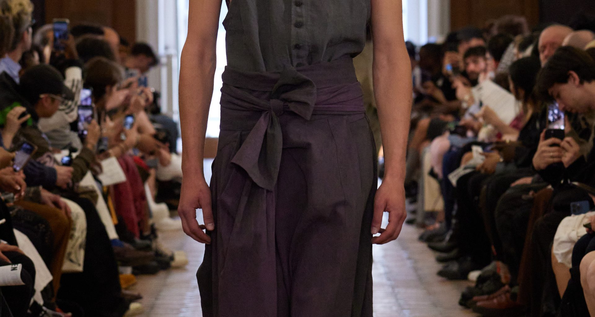 ZIGGY CHEN - SS25 COLLECTION ‘GNARTRICATE’ ZIGGY CHEN - SS25 COLLECTION ‘GNARTRICATE’ Vanity Teen 虚荣青年 Lifestyle & new faces magazine