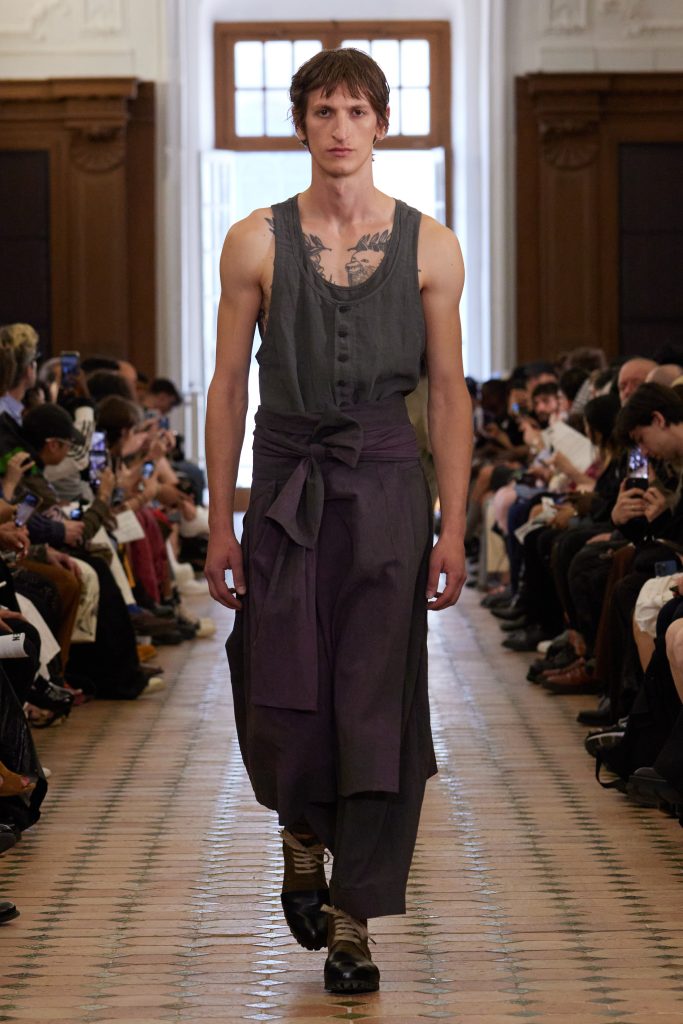 ZIGGY CHEN - SS25 COLLECTION ‘GNARTRICATE’ ZIGGY CHEN - SS25 COLLECTION ‘GNARTRICATE’ Vanity Teen 虚荣青年 Lifestyle & new faces magazine