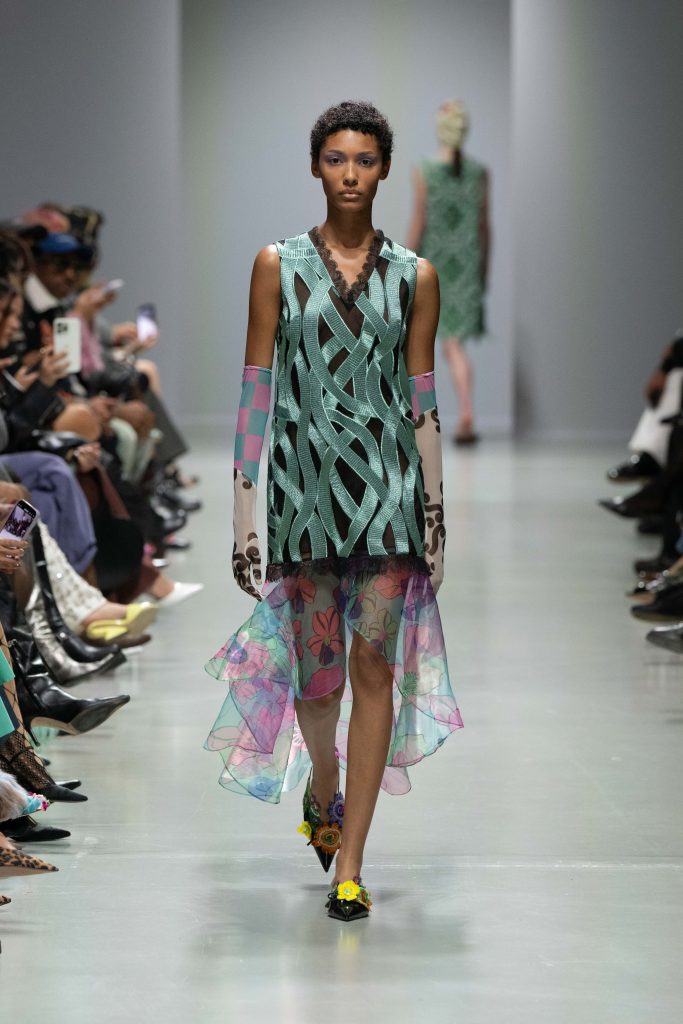 SHUTING QIU SS2025 - The Palace Where Venus Descends SHUTING QIU SS2025 - The Palace Where Venus Descends Vanity Teen 虚荣青年 Lifestyle & new faces magazine