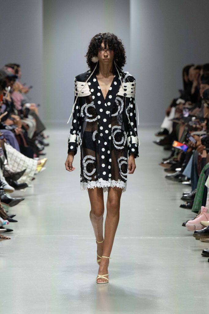 SHUTING QIU SS2025 - The Palace Where Venus Descends SHUTING QIU SS2025 - The Palace Where Venus Descends Vanity Teen 虚荣青年 Lifestyle & new faces magazine