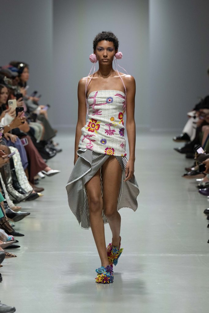 SHUTING QIU SS2025 - The Palace Where Venus Descends SHUTING QIU SS2025 - The Palace Where Venus Descends Vanity Teen 虚荣青年 Lifestyle & new faces magazine