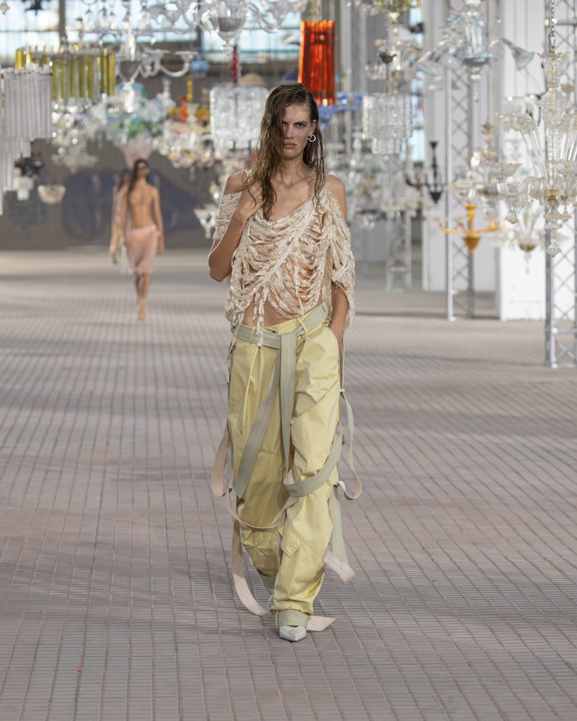 The Shattering of Crystals that Echoes “His Loss” – The Attico S/S 2025 The Shattering of Crystals that Echoes “His Loss” – The Attico S/S 2025 Vanity Teen 虚荣青年 Lifestyle & new faces magazine