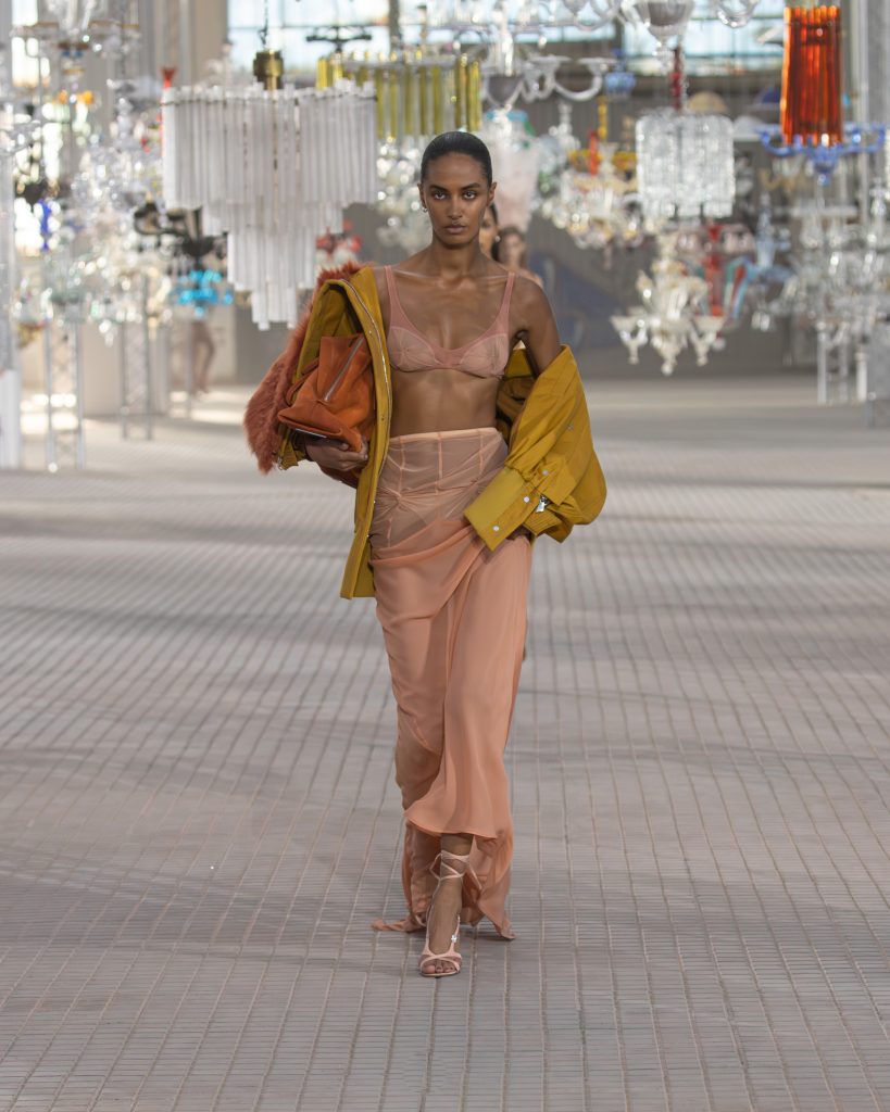 The Shattering of Crystals that Echoes “His Loss” – The Attico S/S 2025 The Shattering of Crystals that Echoes “His Loss” – The Attico S/S 2025 Vanity Teen 虚荣青年 Lifestyle & new faces magazine