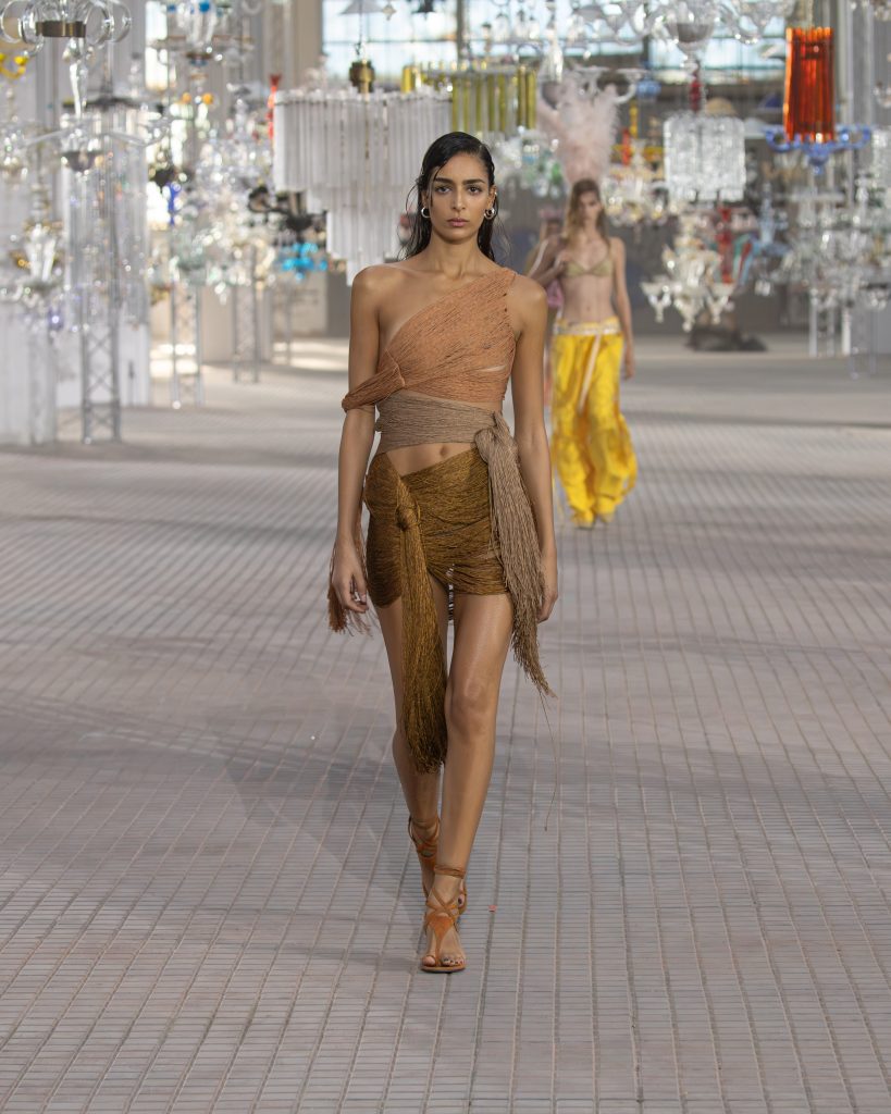 The Shattering of Crystals that Echoes “His Loss” – The Attico S/S 2025 The Shattering of Crystals that Echoes “His Loss” – The Attico S/S 2025 Vanity Teen 虚荣青年 Lifestyle & new faces magazine