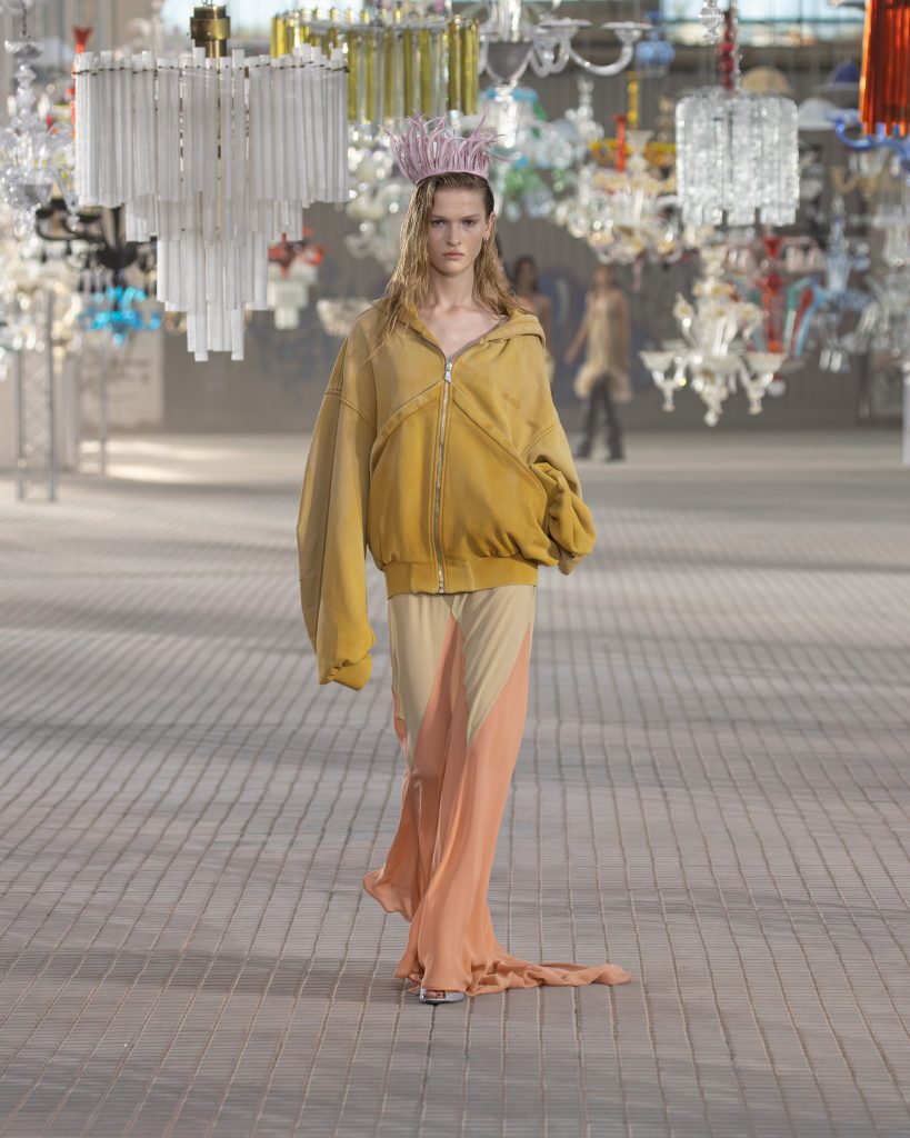 The Shattering of Crystals that Echoes “His Loss” – The Attico S/S 2025 The Shattering of Crystals that Echoes “His Loss” – The Attico S/S 2025 Vanity Teen 虚荣青年 Lifestyle & new faces magazine