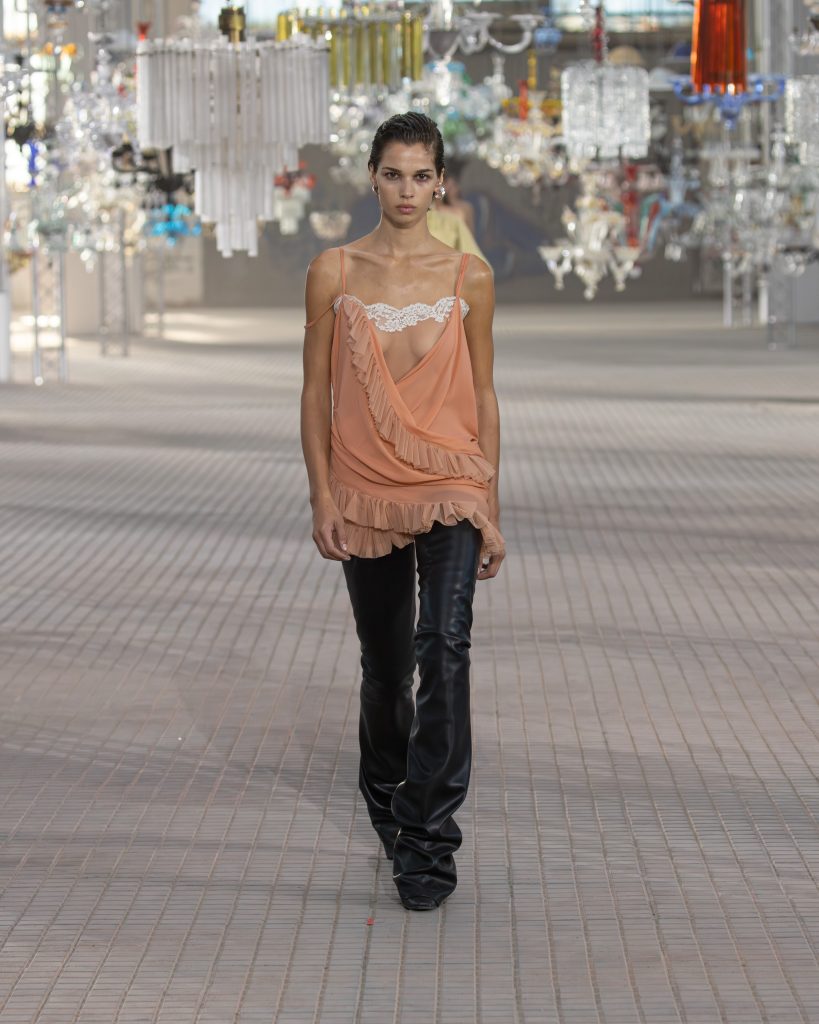 The Shattering of Crystals that Echoes “His Loss” – The Attico S/S 2025 The Shattering of Crystals that Echoes “His Loss” – The Attico S/S 2025 Vanity Teen 虚荣青年 Lifestyle & new faces magazine