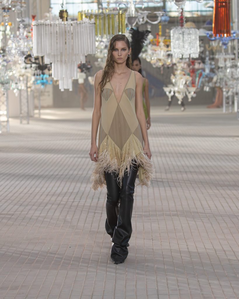 The Shattering of Crystals that Echoes “His Loss” – The Attico S/S 2025 The Shattering of Crystals that Echoes “His Loss” – The Attico S/S 2025 Vanity Teen 虚荣青年 Lifestyle & new faces magazine