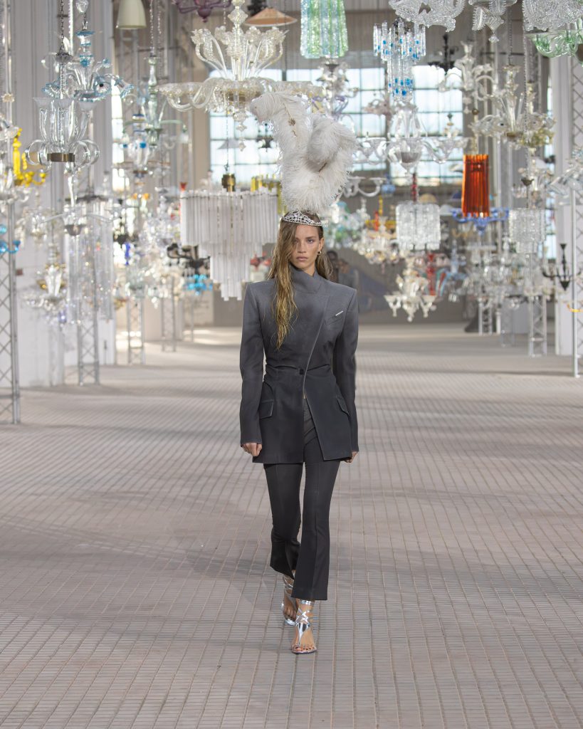 The Shattering of Crystals that Echoes “His Loss” – The Attico S/S 2025 The Shattering of Crystals that Echoes “His Loss” – The Attico S/S 2025 Vanity Teen 虚荣青年 Lifestyle & new faces magazine