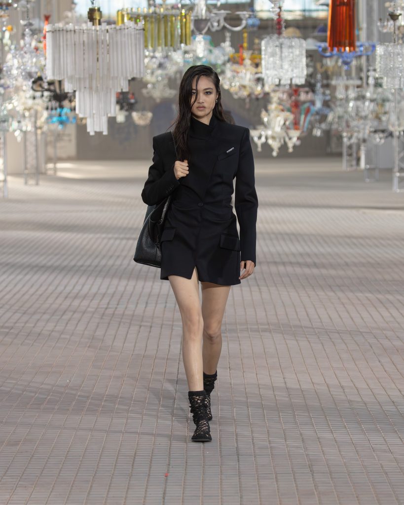 The Shattering of Crystals that Echoes “His Loss” – The Attico S/S 2025 The Shattering of Crystals that Echoes “His Loss” – The Attico S/S 2025 Vanity Teen 虚荣青年 Lifestyle & new faces magazine