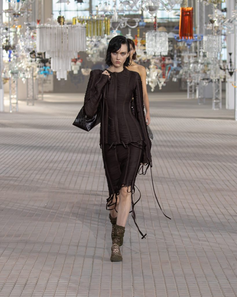 The Shattering of Crystals that Echoes “His Loss” – The Attico S/S 2025 The Shattering of Crystals that Echoes “His Loss” – The Attico S/S 2025 Vanity Teen 虚荣青年 Lifestyle & new faces magazine