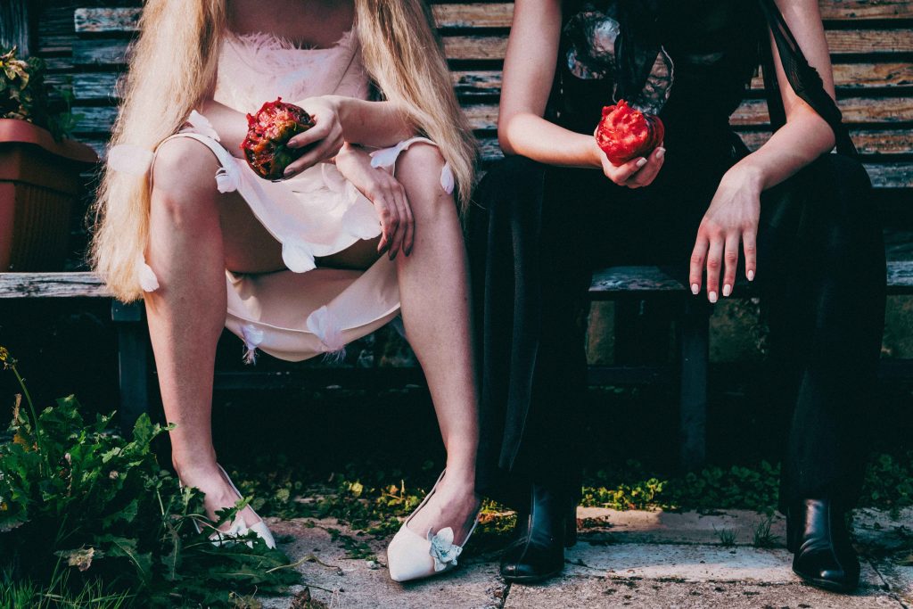 "Idyll": A Romanticized Vision of Rural Life Captured by Eliza Kania "Idyll": A Romanticized Vision of Rural Life Captured by Eliza Kania Vanity Teen 虚荣青年 Lifestyle & new faces magazine