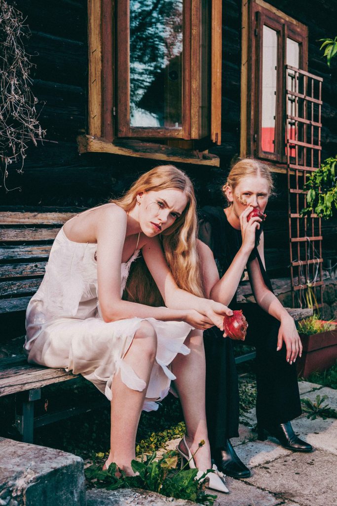 "Idyll": A Romanticized Vision of Rural Life Captured by Eliza Kania "Idyll": A Romanticized Vision of Rural Life Captured by Eliza Kania Vanity Teen 虚荣青年 Lifestyle & new faces magazine