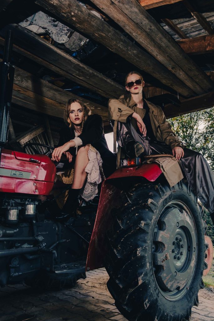 "Idyll": A Romanticized Vision of Rural Life Captured by Eliza Kania "Idyll": A Romanticized Vision of Rural Life Captured by Eliza Kania Vanity Teen 虚荣青年 Lifestyle & new faces magazine