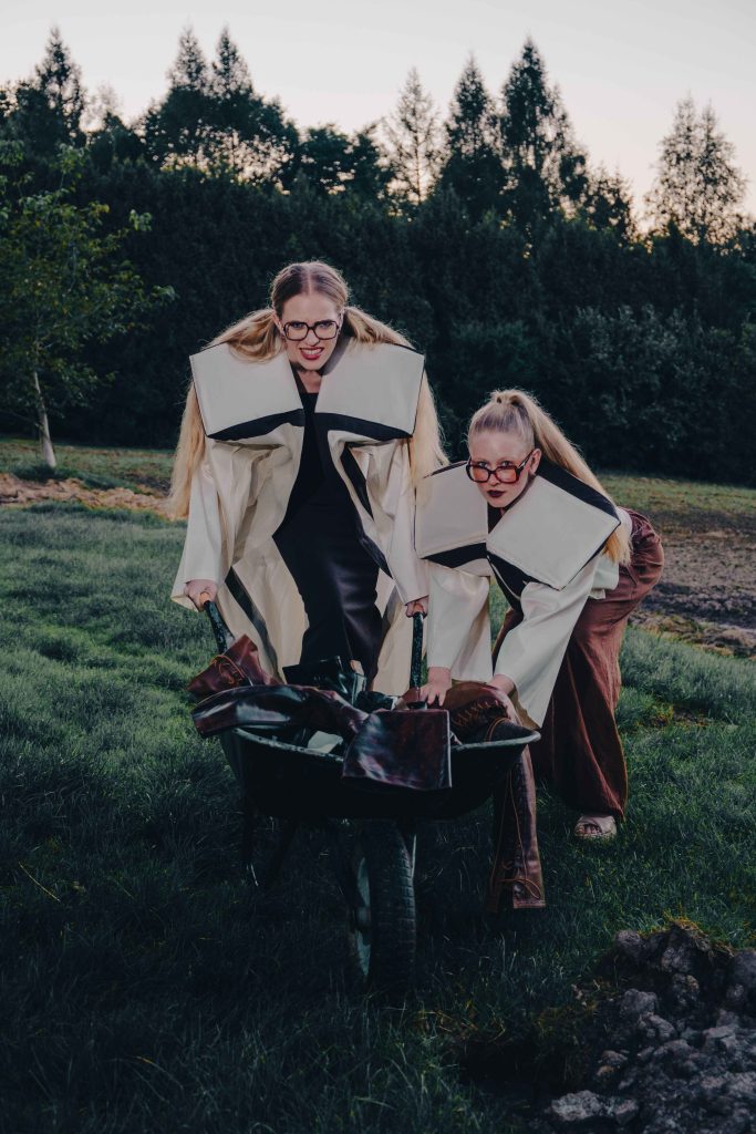 "Idyll": A Romanticized Vision of Rural Life Captured by Eliza Kania "Idyll": A Romanticized Vision of Rural Life Captured by Eliza Kania Vanity Teen 虚荣青年 Lifestyle & new faces magazine