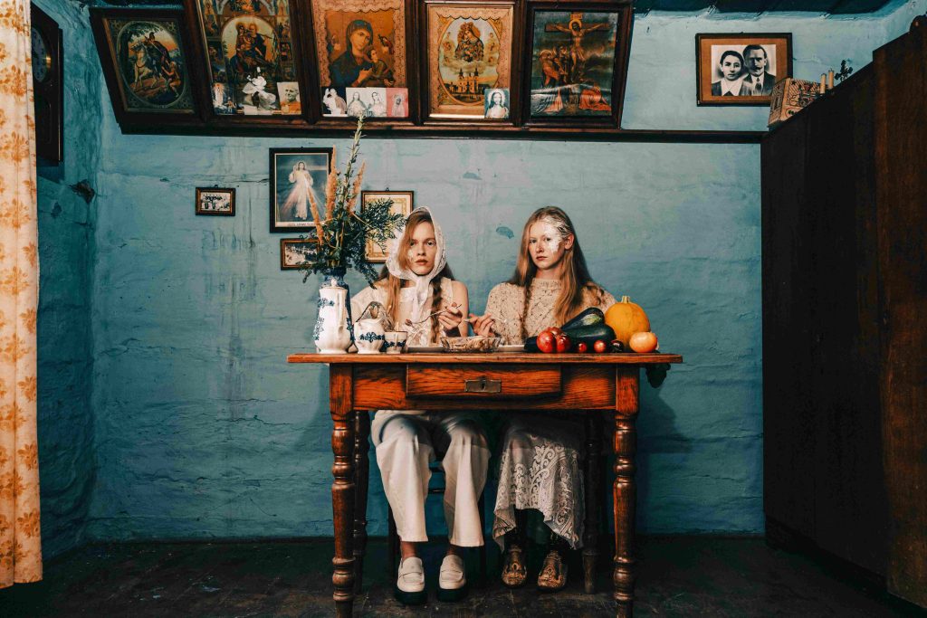 "Idyll": A Romanticized Vision of Rural Life Captured by Eliza Kania "Idyll": A Romanticized Vision of Rural Life Captured by Eliza Kania Vanity Teen 虚荣青年 Lifestyle & new faces magazine