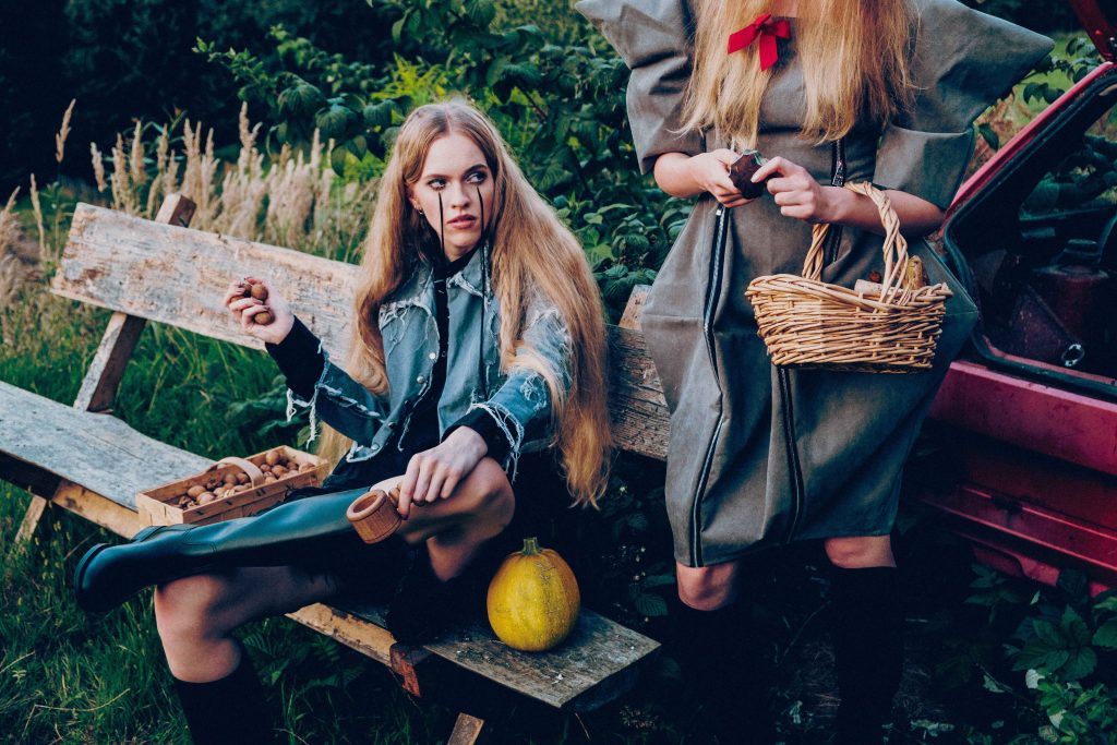 "Idyll": A Romanticized Vision of Rural Life Captured by Eliza Kania "Idyll": A Romanticized Vision of Rural Life Captured by Eliza Kania Vanity Teen 虚荣青年 Lifestyle & new faces magazine